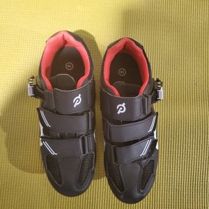 Peloton cycling shoes with cleats